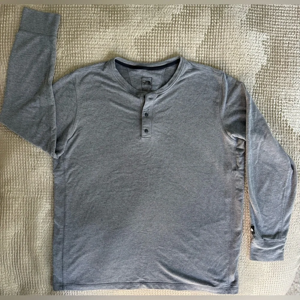 The North Face XXL Heather Gray Long Sleeve Henley Shirt — Soft & Casual Comfort